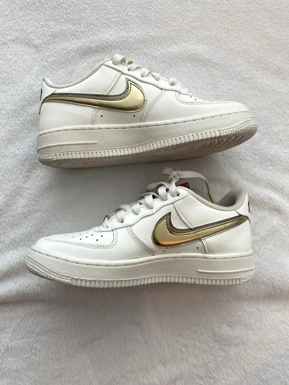 NIKE (GS) AIR FORCE 1 LV8 Sz 5Y
